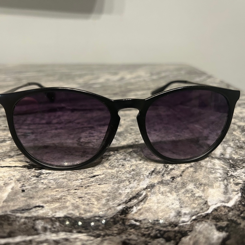 Sungait Classic Black Sunglasses
